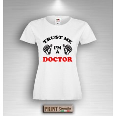 T-Shirt Trust me i'm a doctor Idea Regalo Donna Dottore Medico